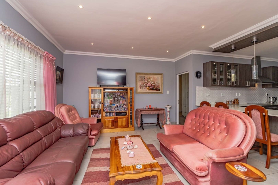 2 Bedroom Property for Sale in Heiderand Western Cape